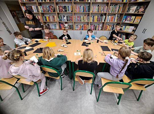 Za dziećmi z klasy 2a kolejna odsłona ogólnopolskiego projektu „Zaczytani w kolorach” .