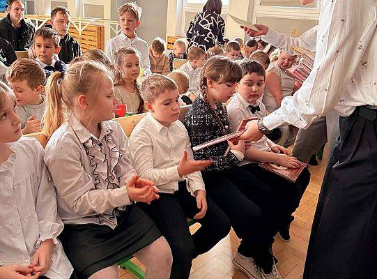 Pasowanie na Czytelników uczniów klas I