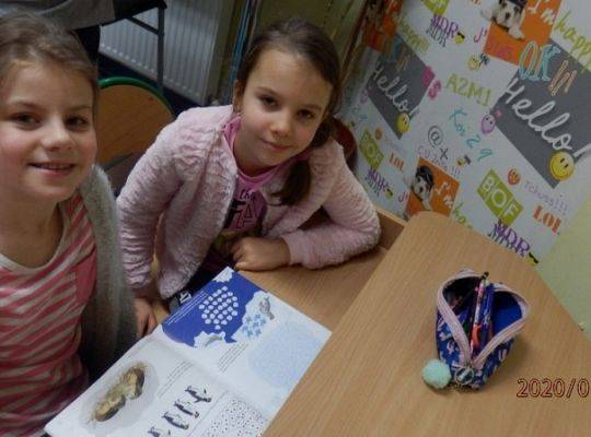 Dzień Składanki i Łamigłówki w bibliotece szkolnej