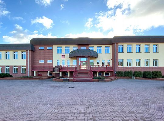 Szkoła na zewnątrz