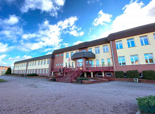 Szkoła na zewnątrz