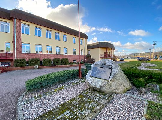 Szkoła na zewnątrz