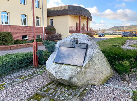 Szkoła na zewnątrz