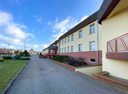 Szkoła na zewnątrz