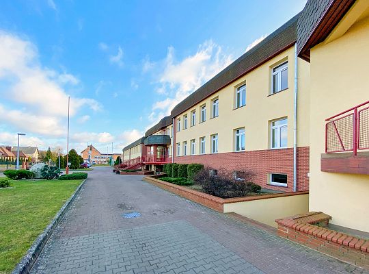 Szkoła na zewnątrz