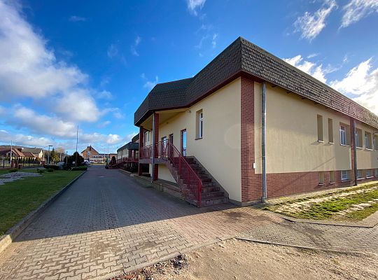 Szkoła na zewnątrz