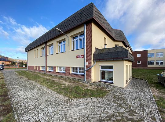 Szkoła na zewnątrz