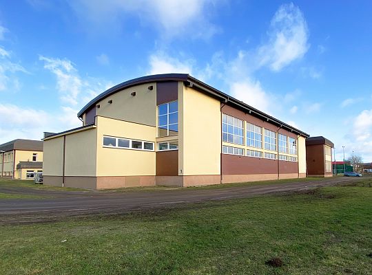 Szkoła na zewnątrz