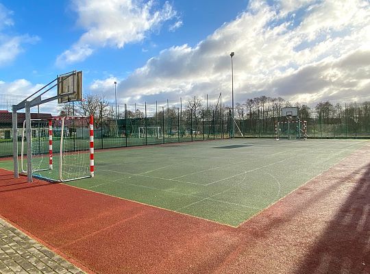 Szkoła na zewnątrz