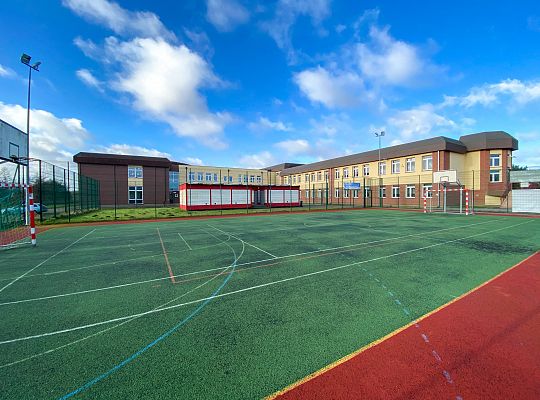 Szkoła na zewnątrz