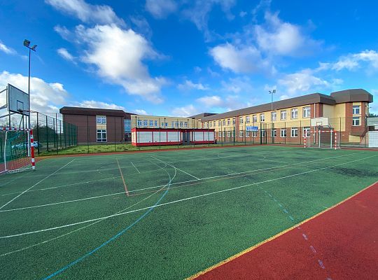 Szkoła na zewnątrz