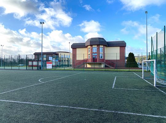 Szkoła na zewnątrz