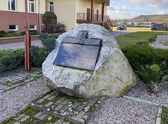 Szkoła na zewnątrz