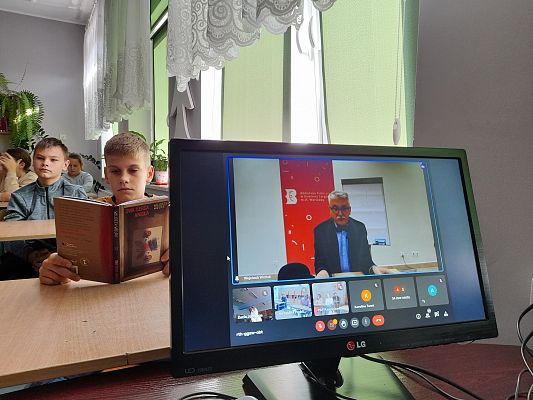 Spotkanie autorskie online z Wojciechem Widłakiem