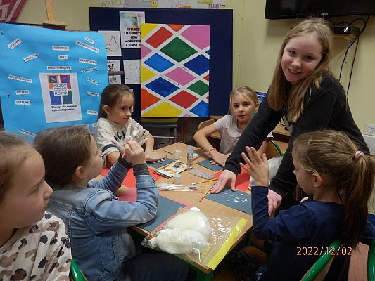 Ozdoby choinkowe wykonane pod kierunkiem uczennicy z klasy 4 b Aleksandry