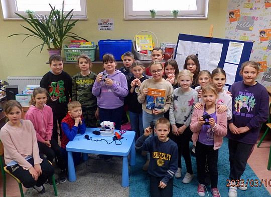 Jak uszyć scrunchie (frotkę do włosów) na maszynie do szycia?