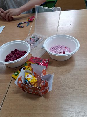 Takie upominki wykonali uczniowie z klasy 6 b ...