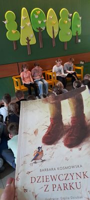 Klasa 3 b poleca do czytania "Dziewczynkę z parku".