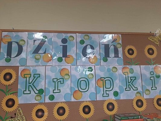 Dzień Kropki w bibliotece z grupą 0D