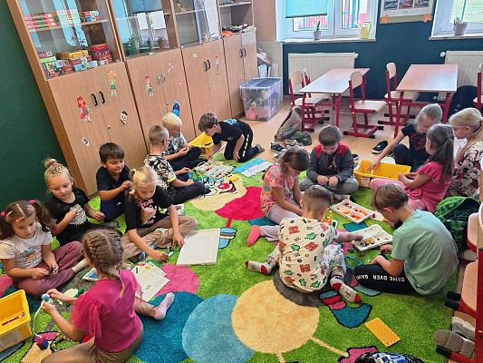 Innowacja pedagogiczna   "Buduj emocje, twórz historie – LEGOwe przygody z Humorkami!"