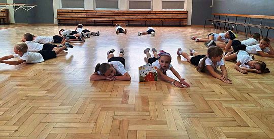 Jesienne spotkanie klasy 1a z książką