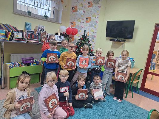 Pierwszoklasiści w krainie książek:)