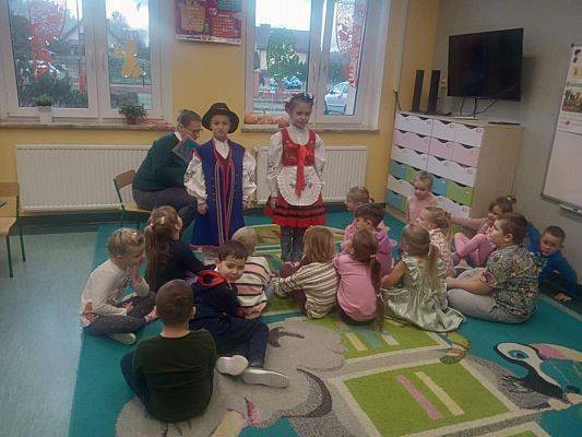 „Gdzie ty jesteś, koguciku?”.